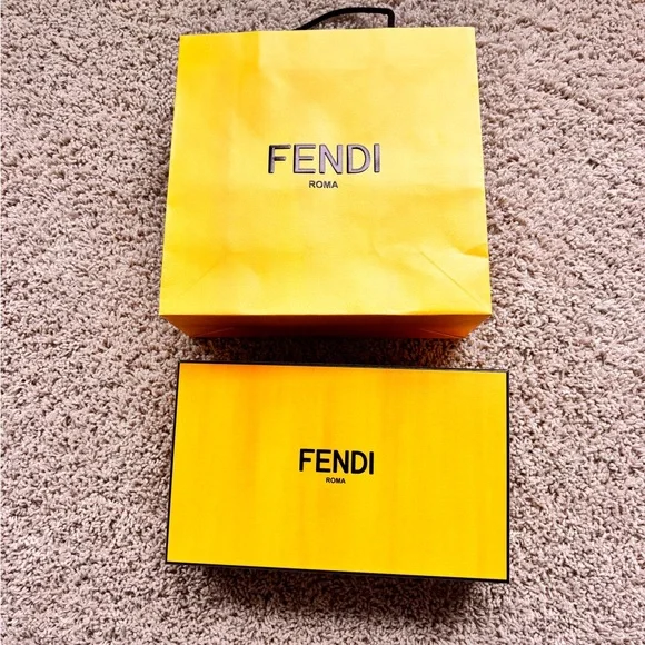 Fendi Brown jacquard FF fabric clutch with chain - Picture 2 of 9